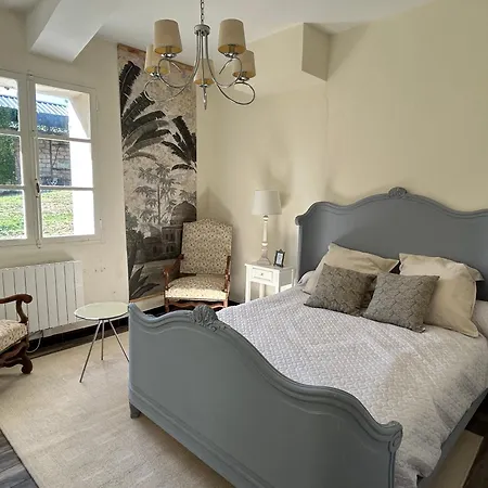 Holiday home Chateau De Charme Proche De St Emilion Nerigean